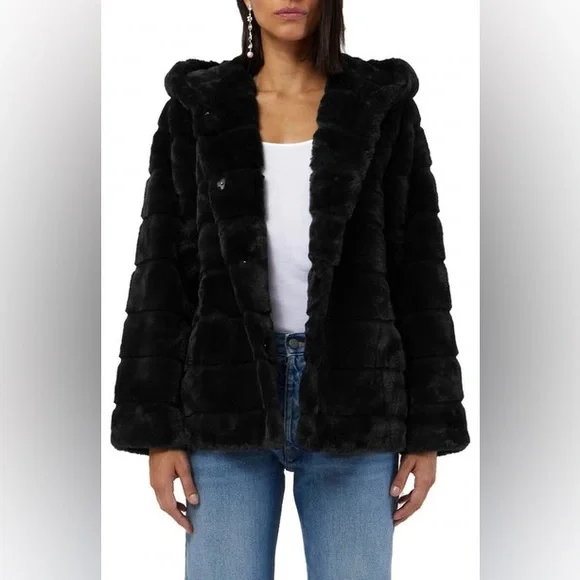 Women’s APPARIS Goldie Black Faux Fur Hooded Short Coat XS Chic Grunge Cozy - Picture 3 of 16